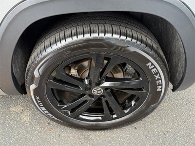 2025 Volkswagen Atlas Cross Sport 2.0T SEL R-Line Black