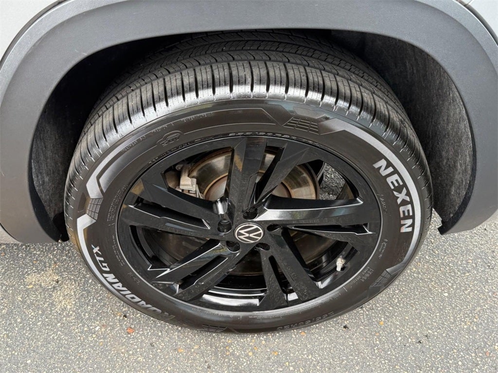 2025 Volkswagen Atlas Cross Sport 2.0T SEL R-Line Black