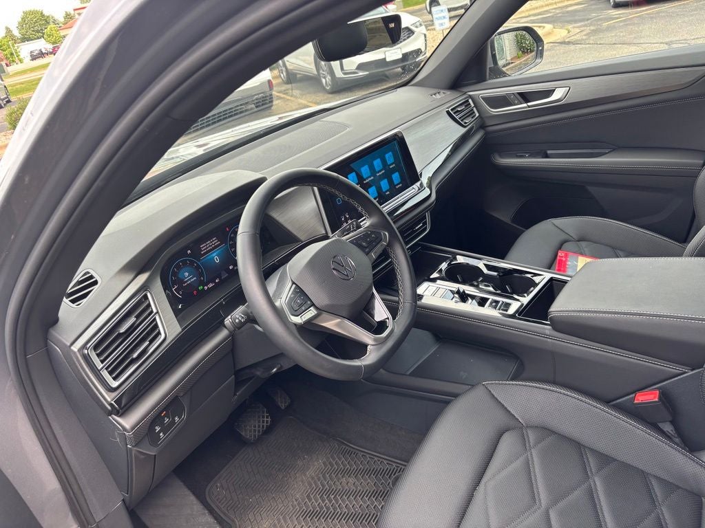 2025 Volkswagen Atlas Cross Sport 2.0T SE w/Technology