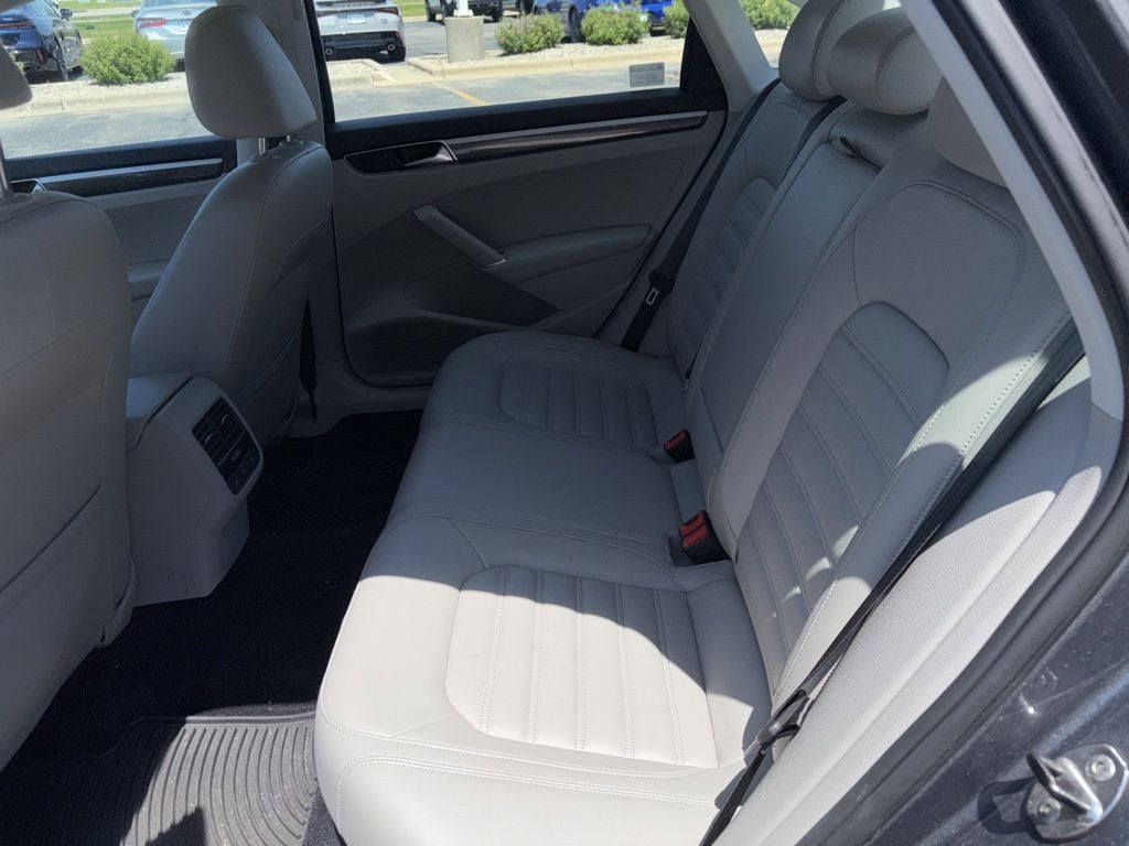 2017 Volkswagen Passat SEL Premium