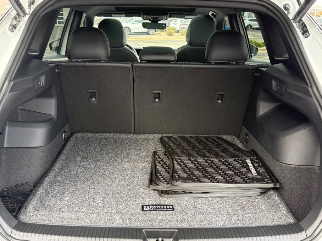 2025 Volkswagen Tiguan 2.0T SE R-Line Black