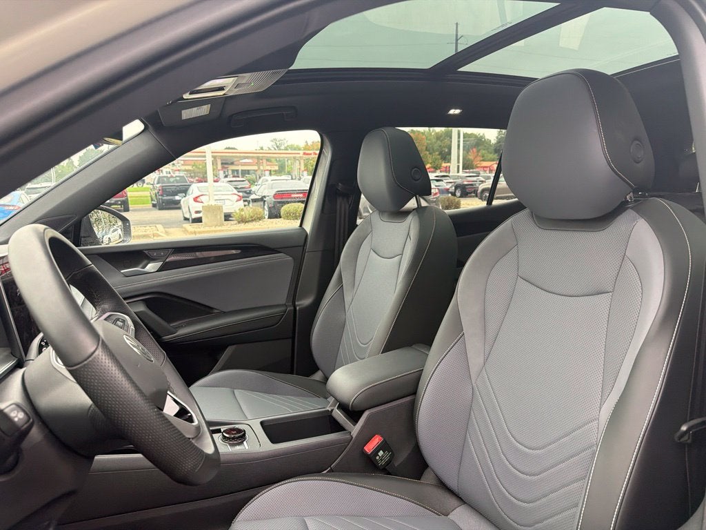2025 Volkswagen Tiguan 2.0T SE R-Line Black