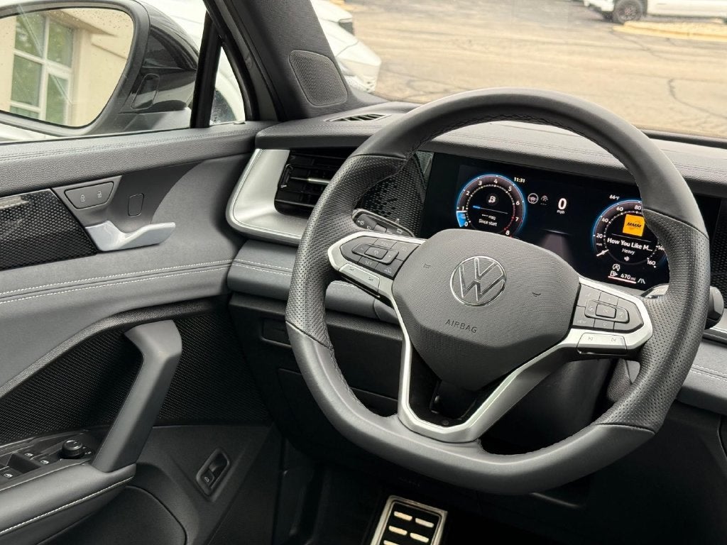 2025 Volkswagen Tiguan 2.0T SE R-Line Black