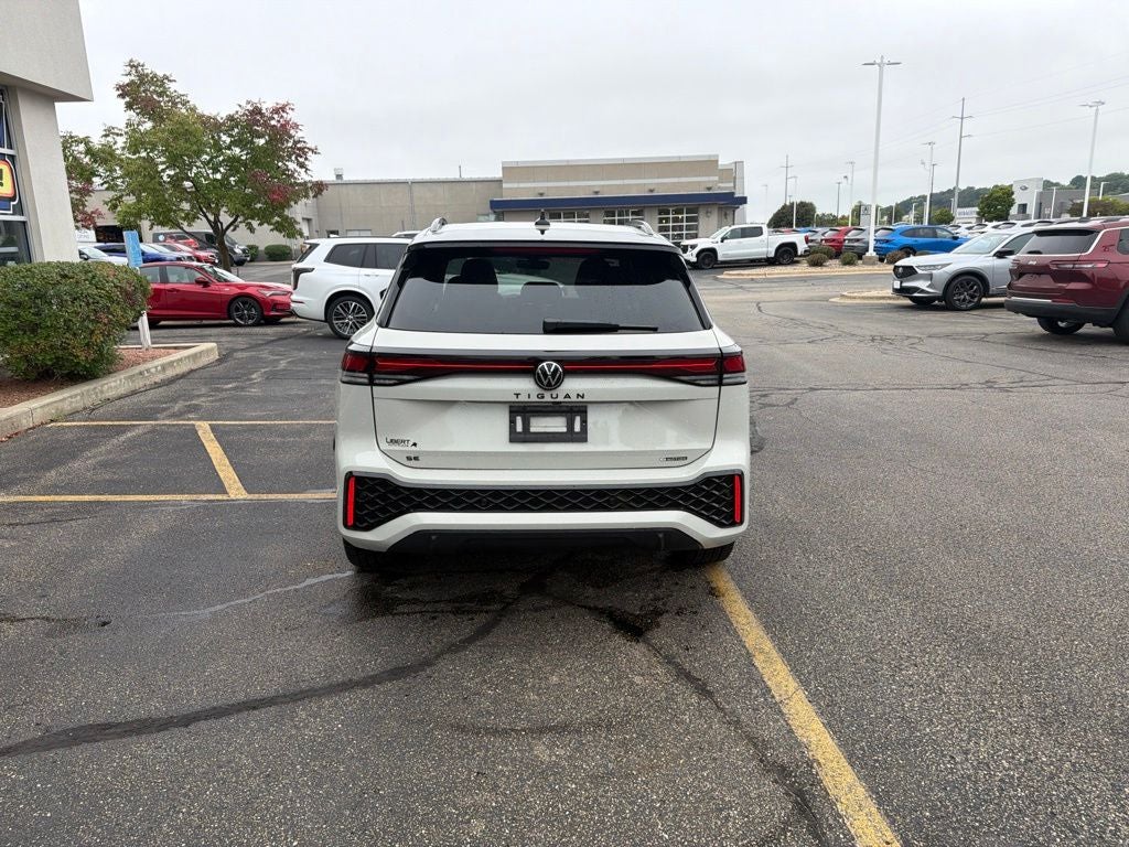 2025 Volkswagen Tiguan 2.0T SE R-Line Black