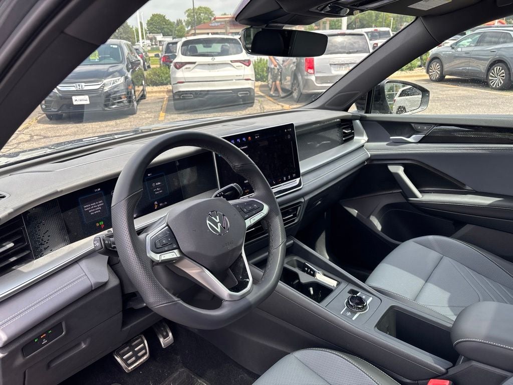 2025 Volkswagen Tiguan 2.0T SE R-Line Black