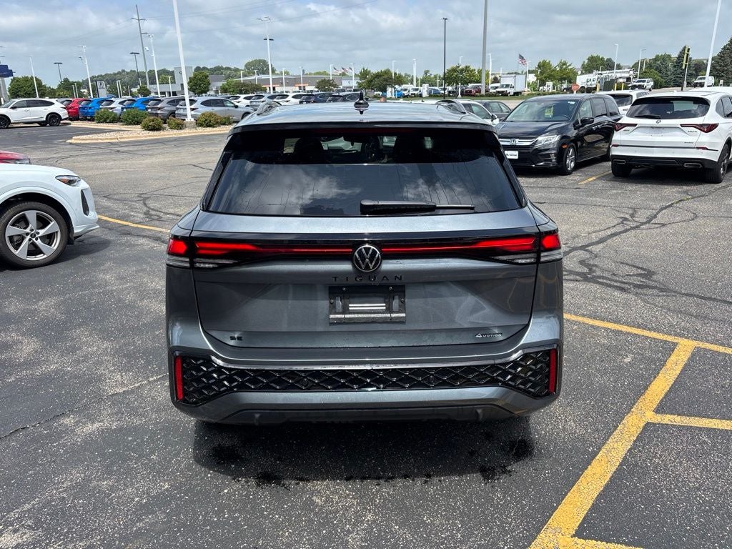 2025 Volkswagen Tiguan 2.0T SE R-Line Black