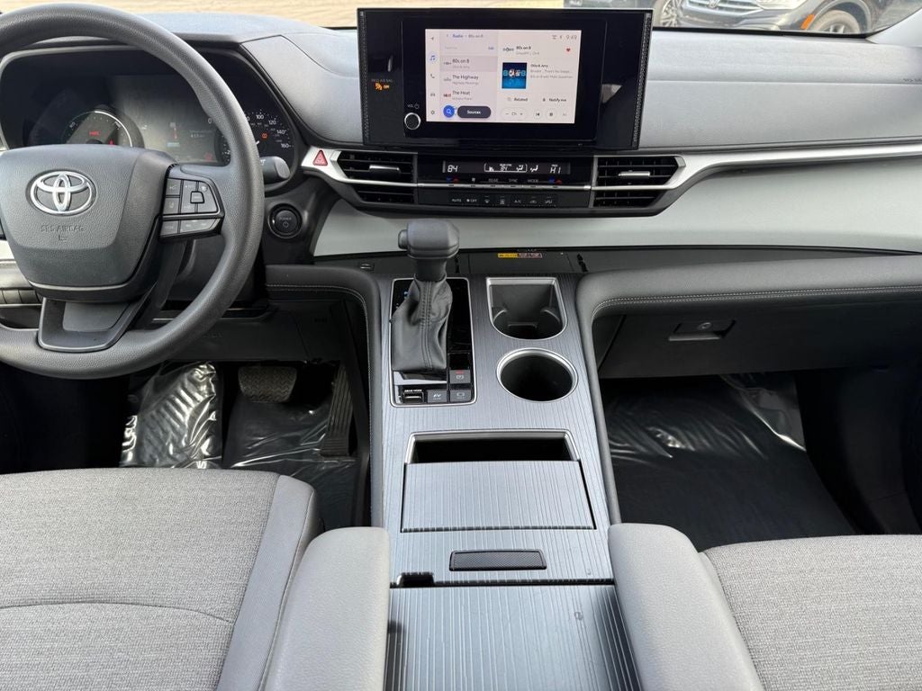 2025 Toyota Sienna LE 8 Passenger