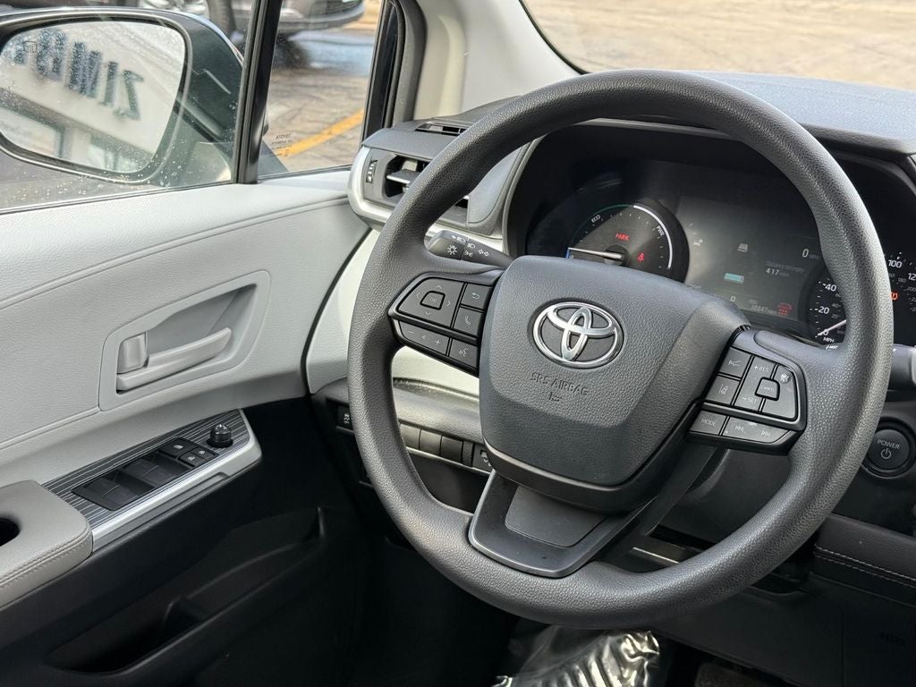 2025 Toyota Sienna LE 8 Passenger