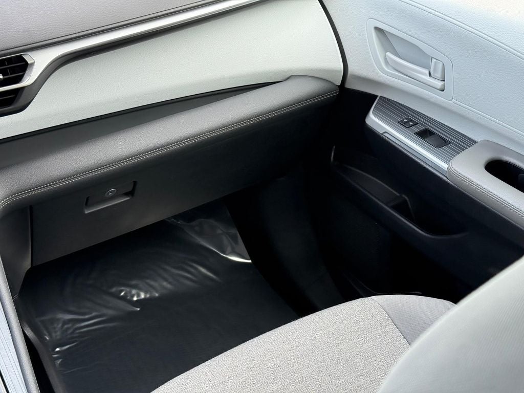 2025 Toyota Sienna LE 8 Passenger