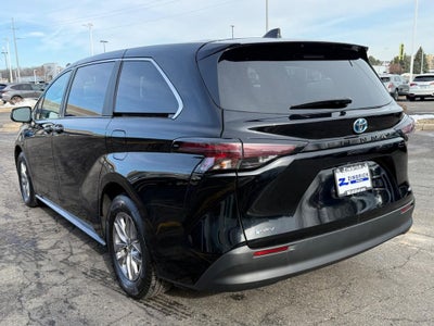 2025 Toyota Sienna LE 8 Passenger