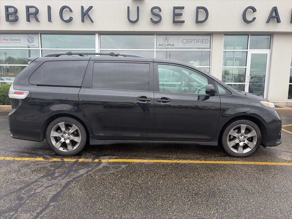 2012 Toyota Sienna SE 8 Passenger