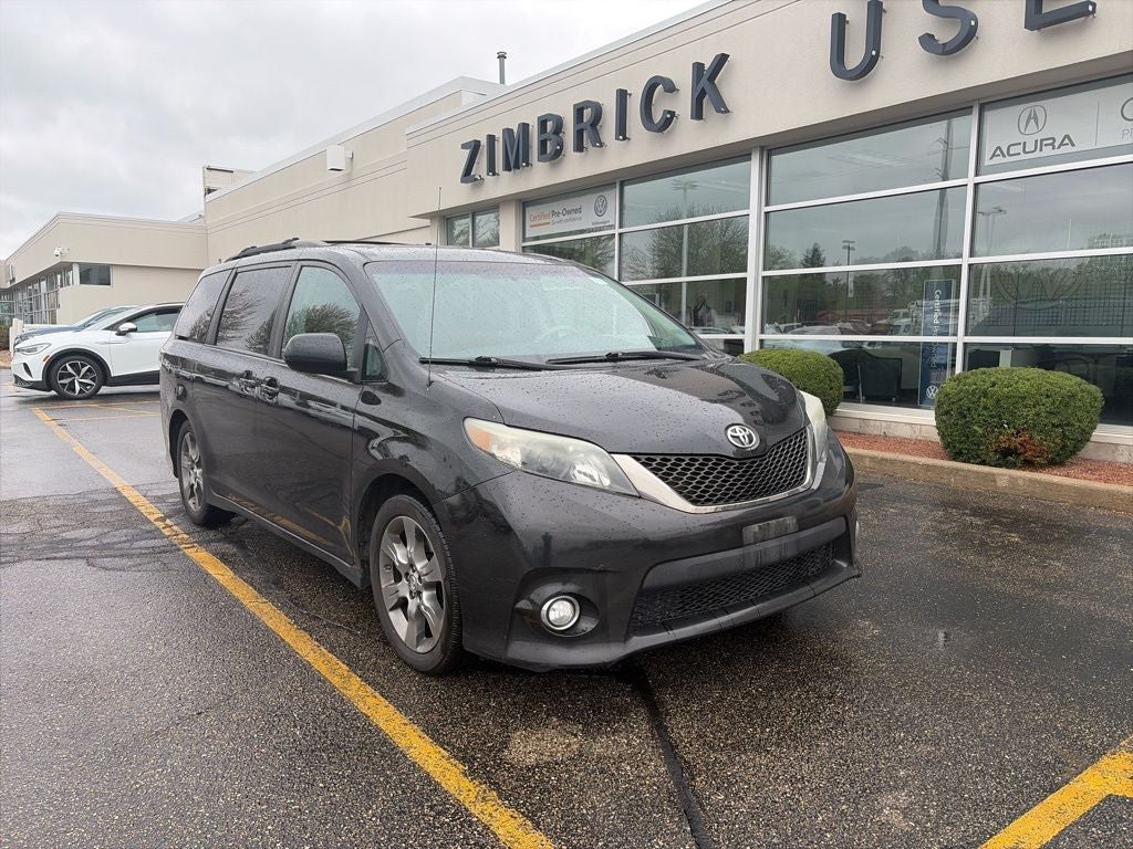 2012 Toyota Sienna SE 8 Passenger