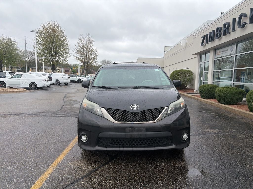 2012 Toyota Sienna SE 8 Passenger