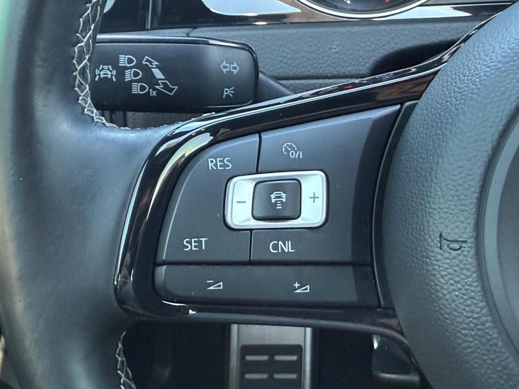 2017 Volkswagen Golf R DCC & Navigation 4Motion 4Motion