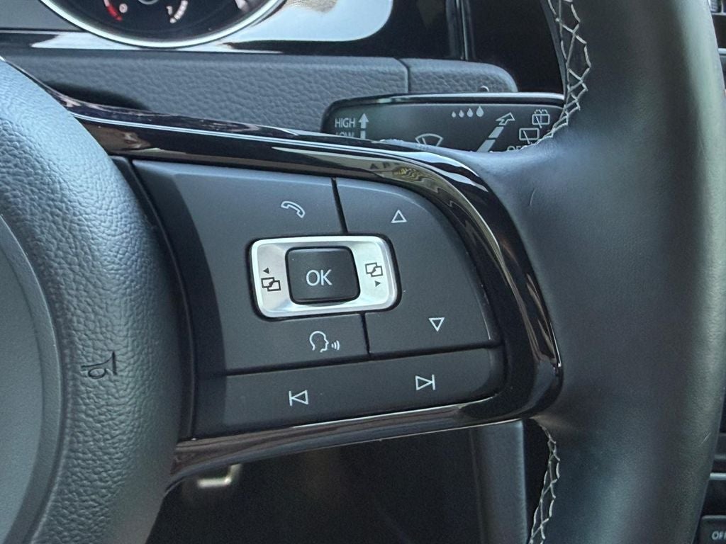 2017 Volkswagen Golf R DCC & Navigation 4Motion 4Motion