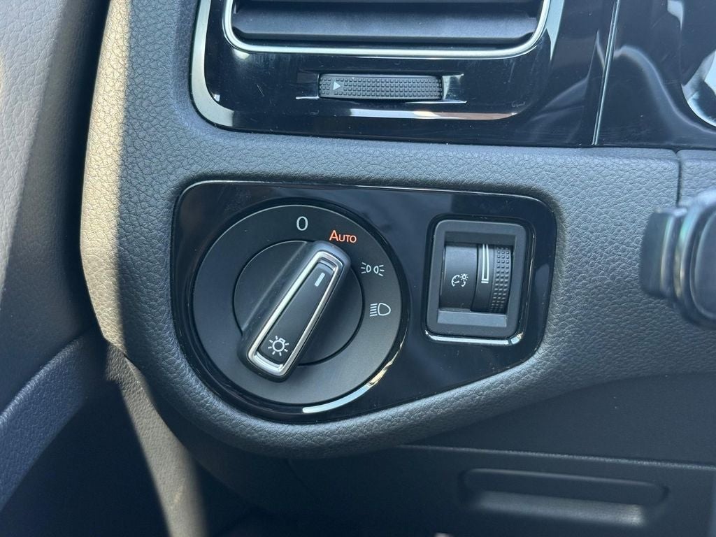 2017 Volkswagen Golf R DCC & Navigation 4Motion 4Motion